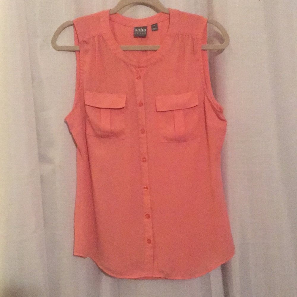 NYC Soho - Sleeveless, button up blouse